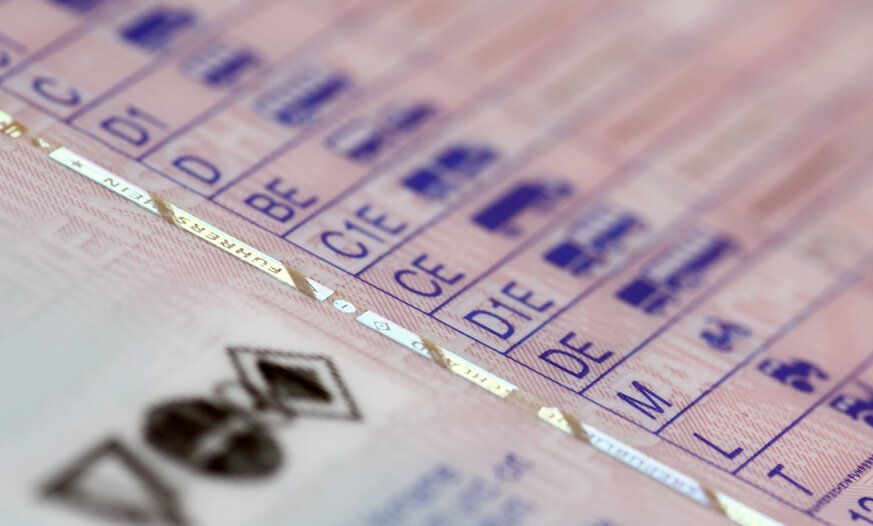 Nahaufnahme Führerschein mit Abbildung der Führerscheinklassen